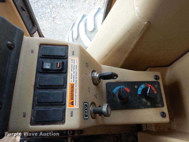 image for item DK3605 2000 Caterpillar 140H  motor grader