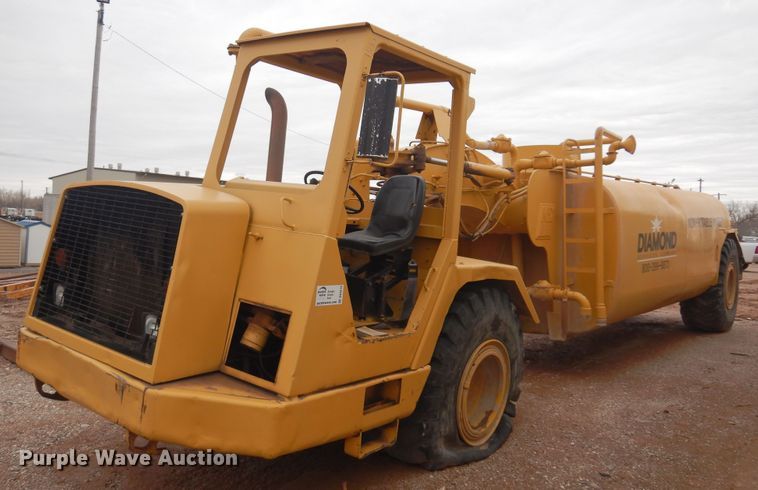 image for item DK3618 1986 John Deere 762B  water wagon