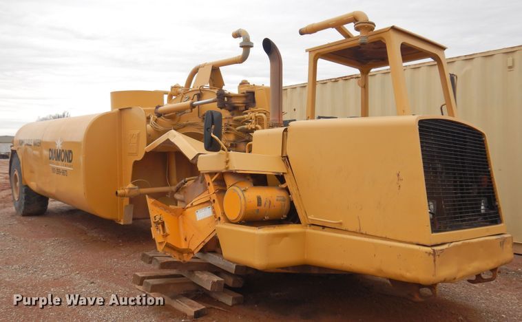 image for item DK3618 1986 John Deere 762B  water wagon