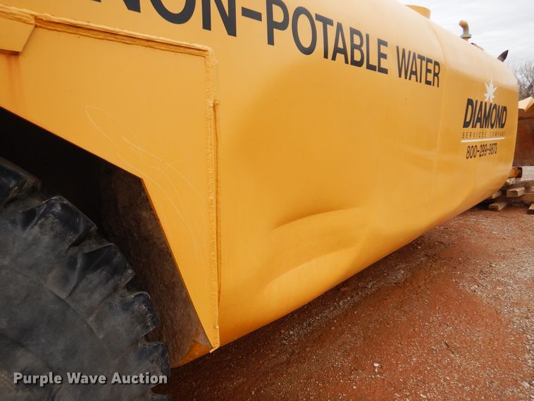 image for item DK3618 1986 John Deere 762B  water wagon