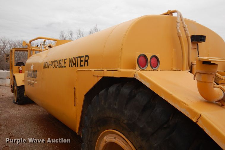 image for item DK3618 1986 John Deere 762B  water wagon