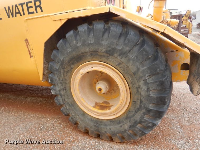 image for item DK3618 1986 John Deere 762B  water wagon