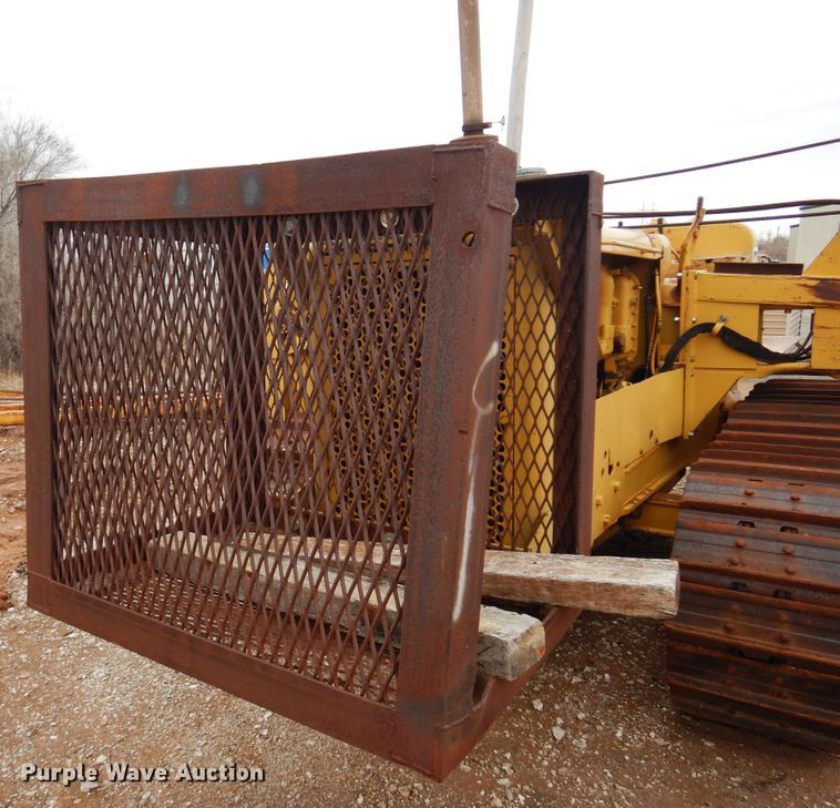 image for item DK3619 1972 Caterpillar 561C  pipelayer