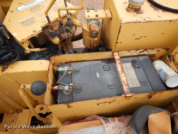 image for item DK3619 1972 Caterpillar 561C  pipelayer