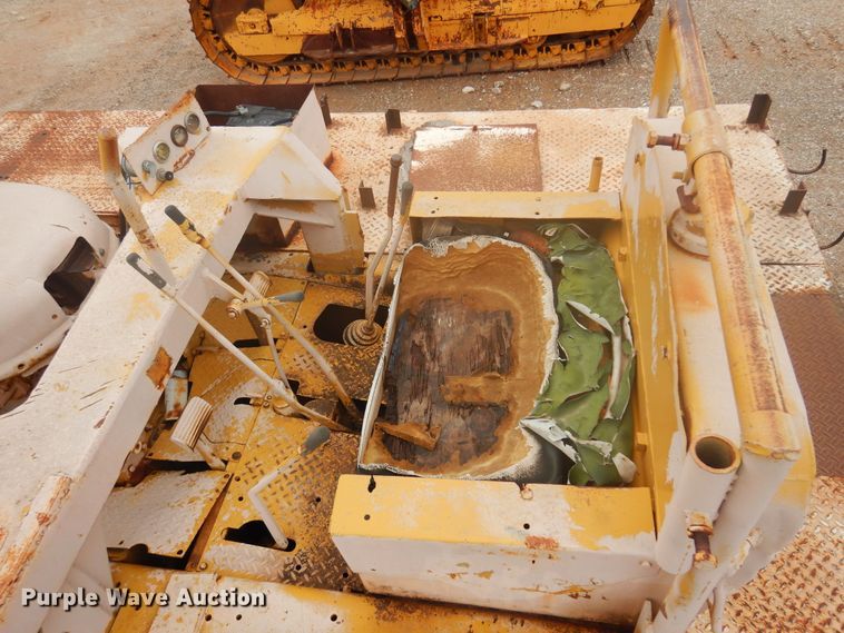 image for item DK3620 1972 Caterpillar D6  crawler tractor