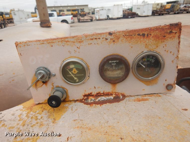 image for item DK3620 1972 Caterpillar D6  crawler tractor