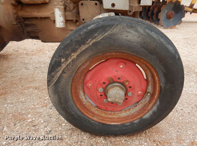 image for item DK3624 1969 Massey Ferguson 165  tractor