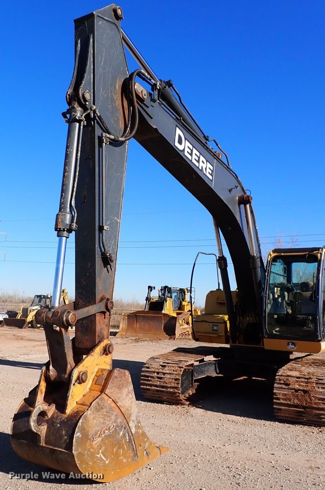 image for item DK3628 2011 John Deere 200D LC  excavator