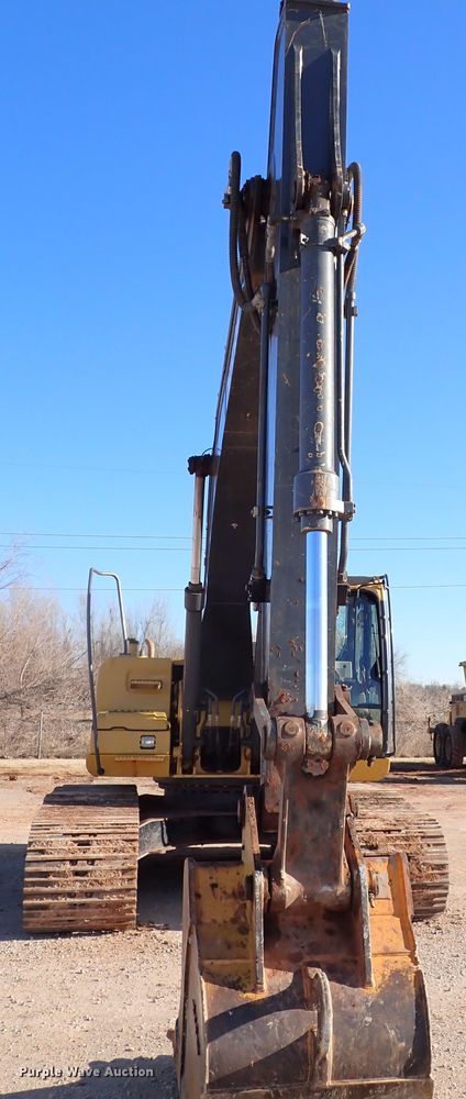 image for item DK3628 2011 John Deere 200D LC  excavator