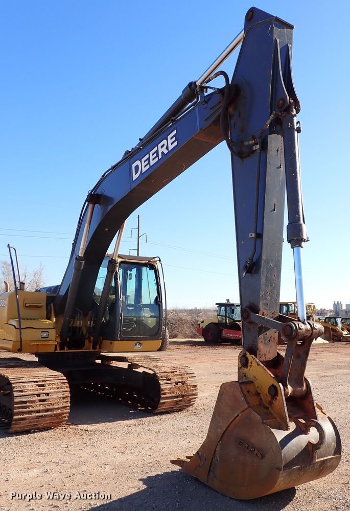 image for item DK3628 2011 John Deere 200D LC  excavator
