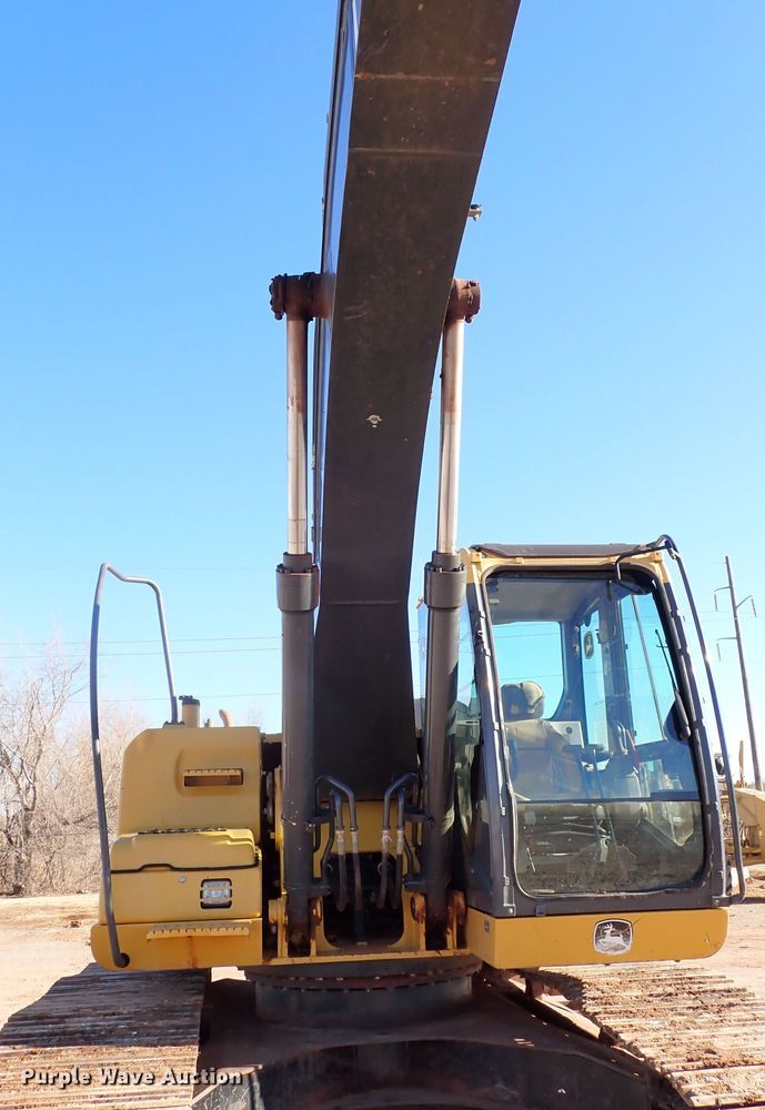 image for item DK3628 2011 John Deere 200D LC  excavator