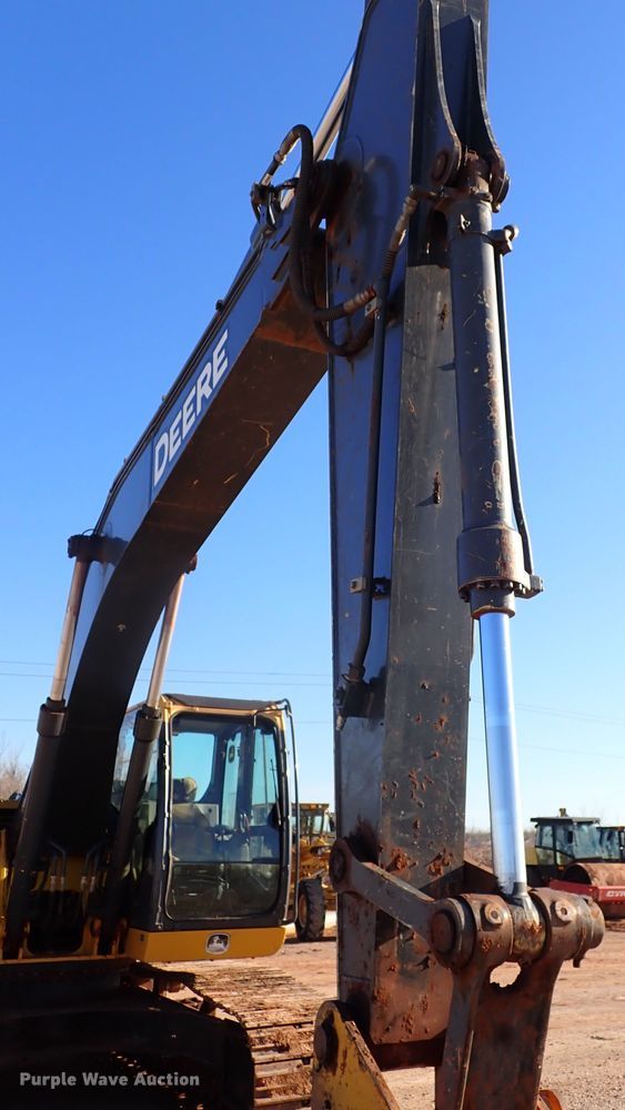 image for item DK3628 2011 John Deere 200D LC  excavator