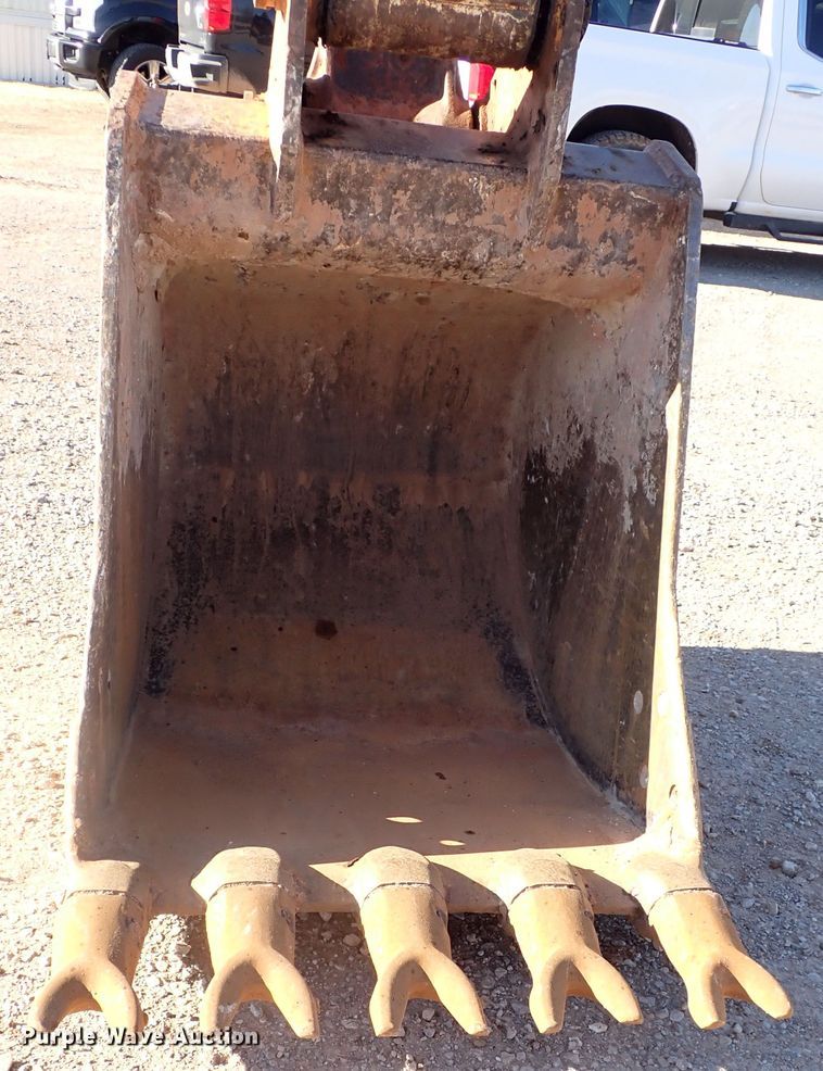 image for item DK3628 2011 John Deere 200D LC  excavator