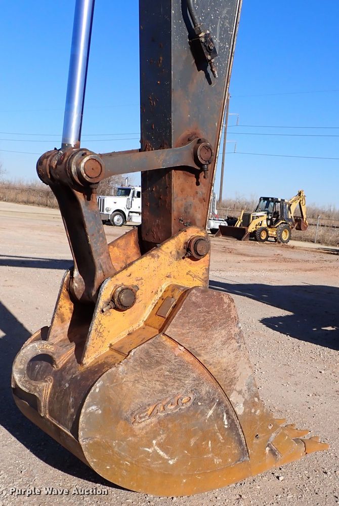 image for item DK3628 2011 John Deere 200D LC  excavator