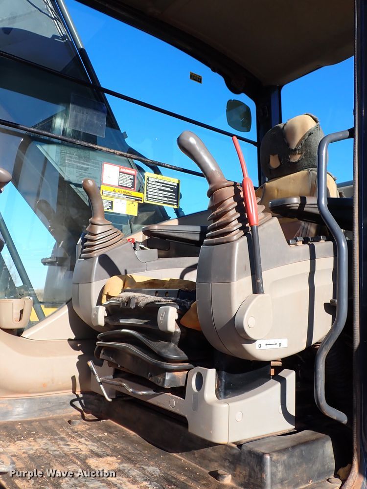 image for item DK3628 2011 John Deere 200D LC  excavator