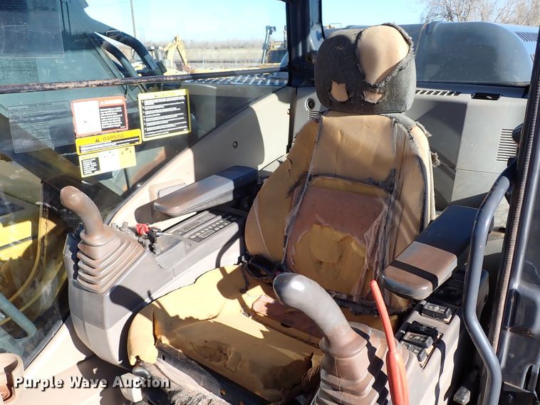 image for item DK3628 2011 John Deere 200D LC  excavator