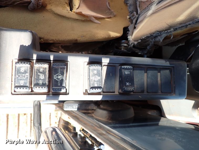 image for item DK3628 2011 John Deere 200D LC  excavator