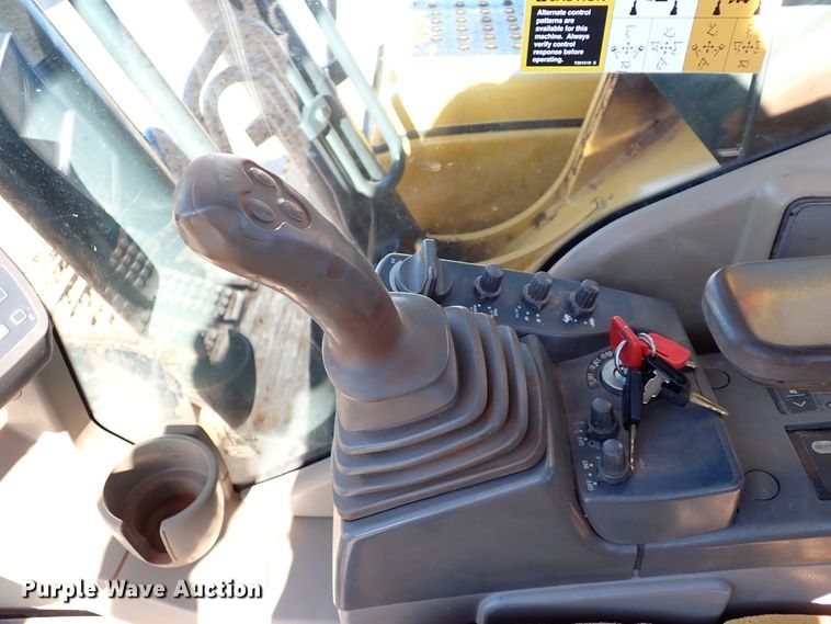 image for item DK3628 2011 John Deere 200D LC  excavator