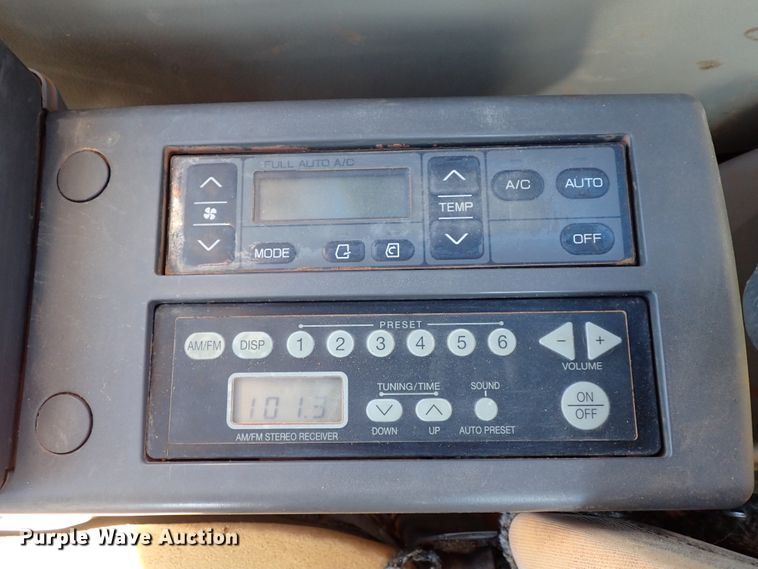 image for item DK3628 2011 John Deere 200D LC  excavator