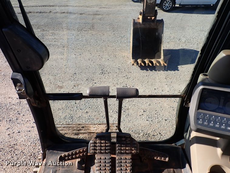 image for item DK3628 2011 John Deere 200D LC  excavator