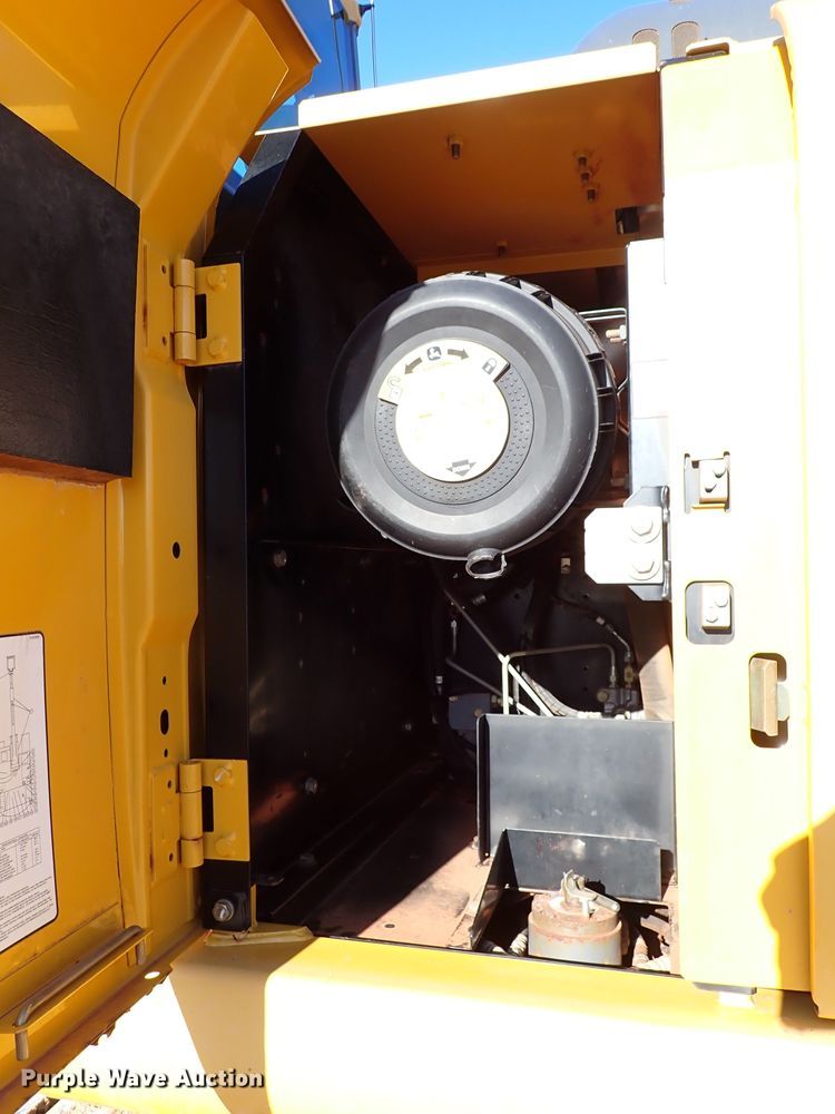 image for item DK3628 2011 John Deere 200D LC  excavator