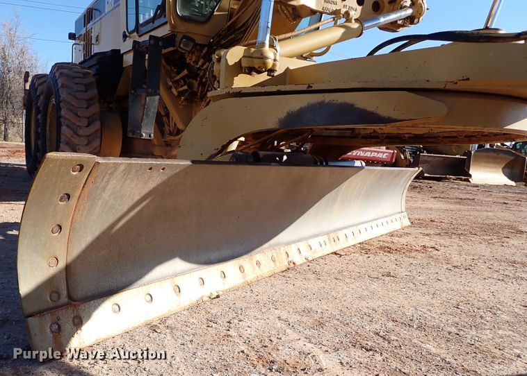 image for item DK3629 2004 Caterpillar 140H  motor grader