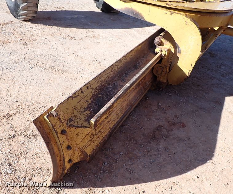 image for item DK3629 2004 Caterpillar 140H  motor grader