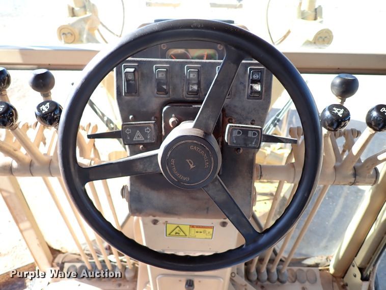 image for item DK3629 2004 Caterpillar 140H  motor grader