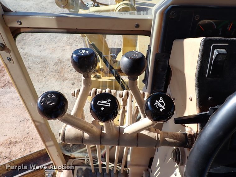 image for item DK3629 2004 Caterpillar 140H  motor grader