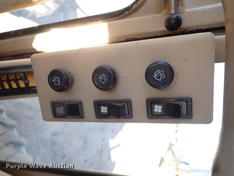 image for item DK3629 2004 Caterpillar 140H  motor grader