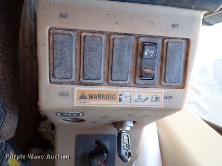 image for item DK3629 2004 Caterpillar 140H  motor grader