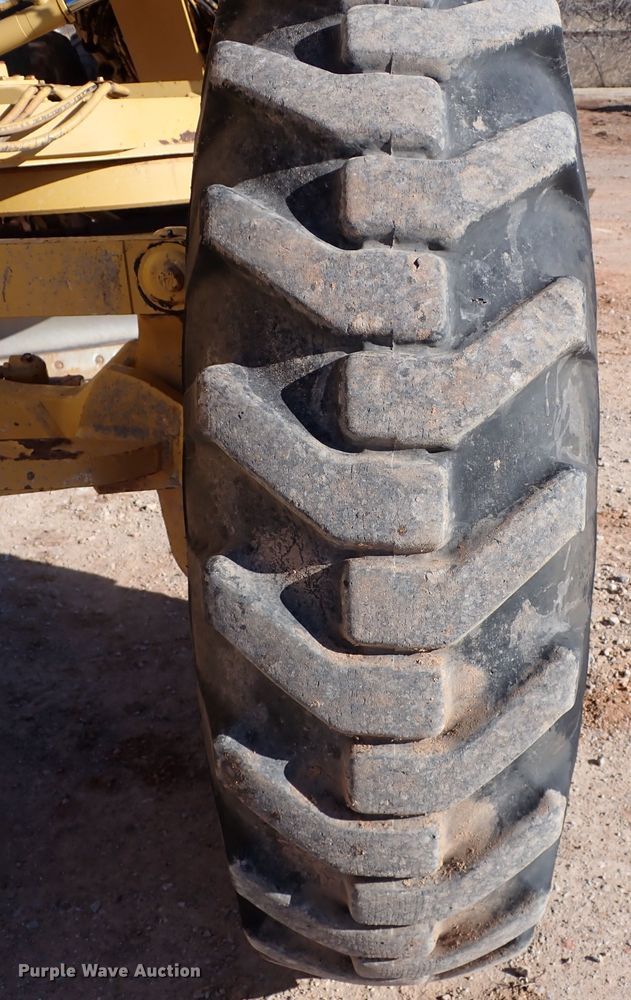 image for item DK3629 2004 Caterpillar 140H  motor grader