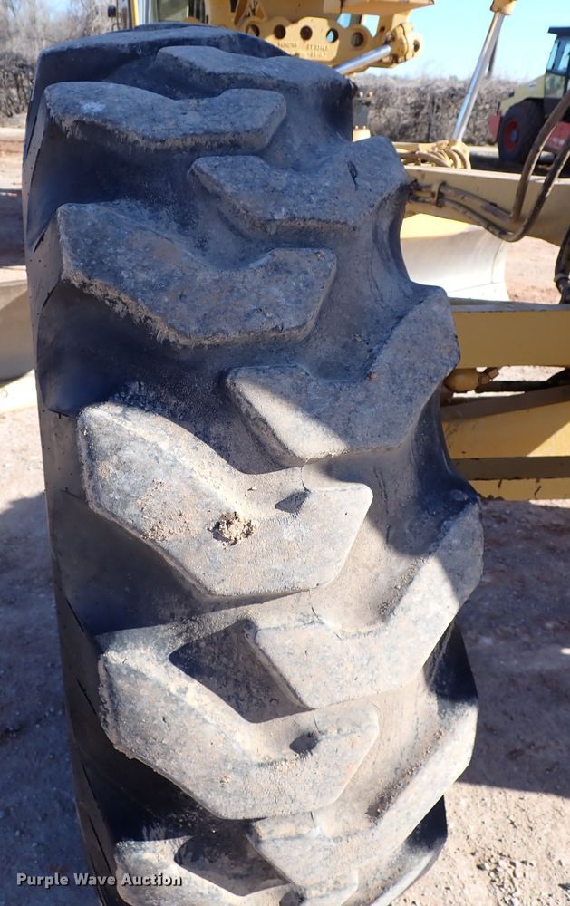 image for item DK3629 2004 Caterpillar 140H  motor grader