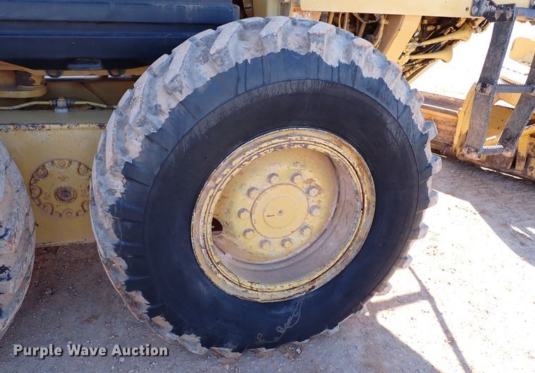 image for item DK3629 2004 Caterpillar 140H  motor grader