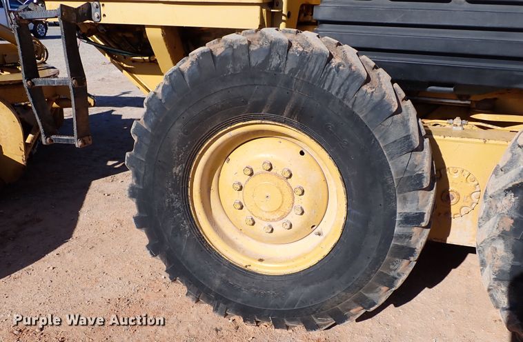 image for item DK3629 2004 Caterpillar 140H  motor grader