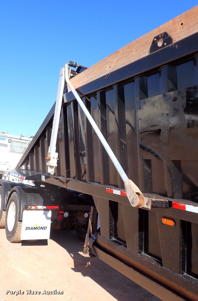 image for item DK3633 2011 CTS BDT-40  bottom dump trailer