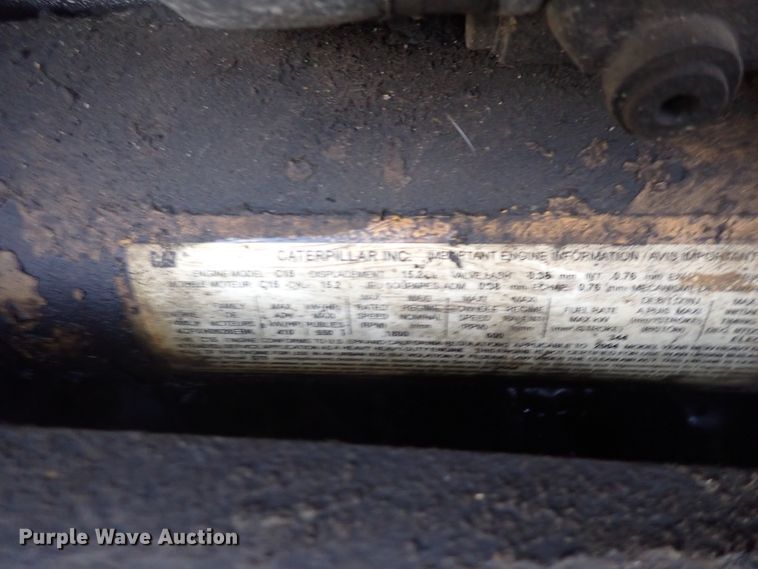 image for item DC4034 2004 Kenworth T600  semi truck