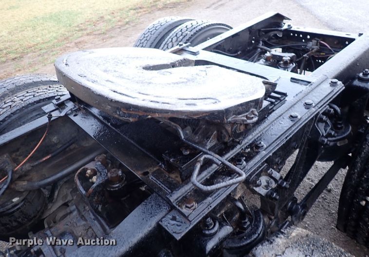 image for item DC4034 2004 Kenworth T600  semi truck