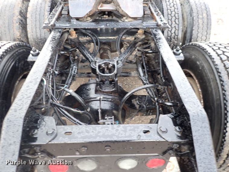 image for item DC4034 2004 Kenworth T600  semi truck