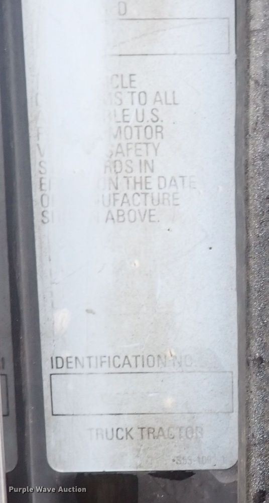 image for item DC4034 2004 Kenworth T600  semi truck