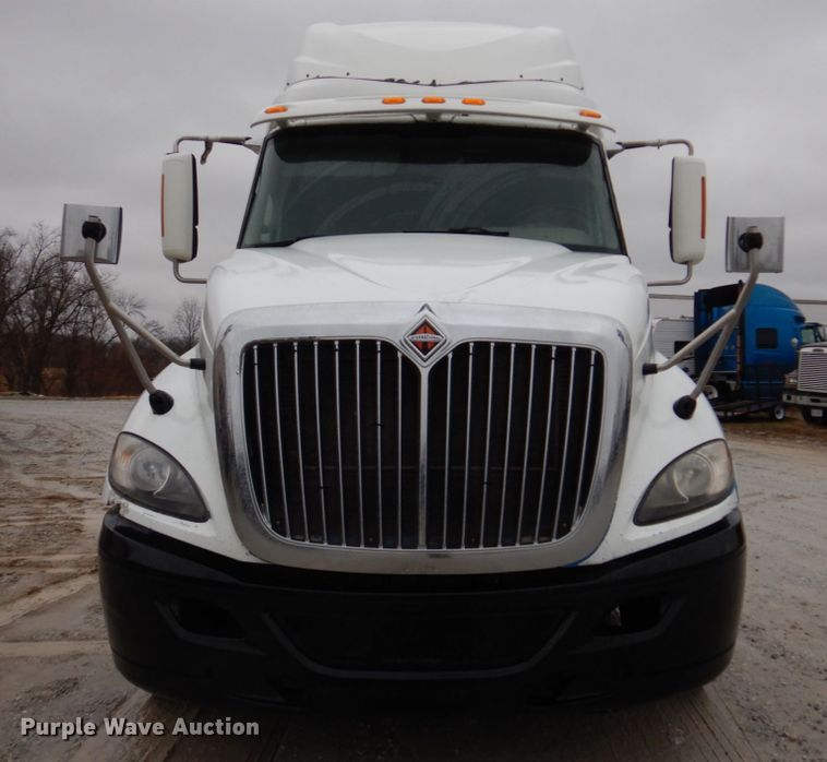 image for item DH8222 2009 International ProStar  semi truck