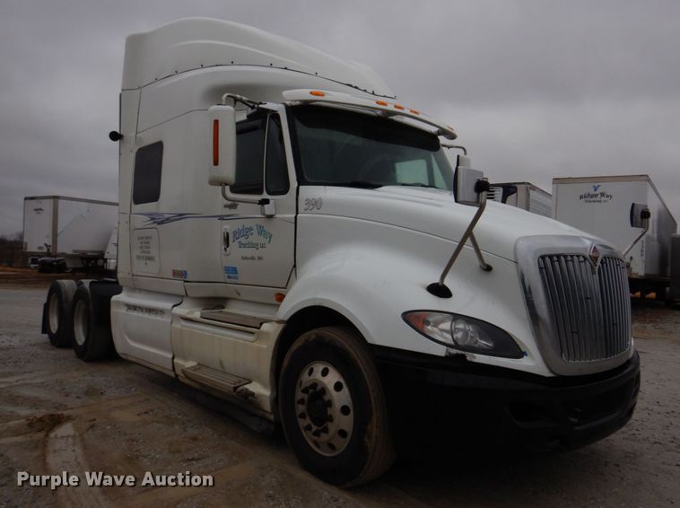 image for item DH8222 2009 International ProStar  semi truck