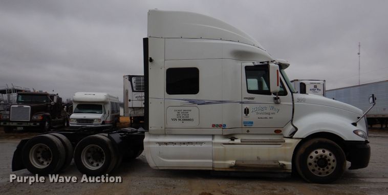 image for item DH8222 2009 International ProStar  semi truck