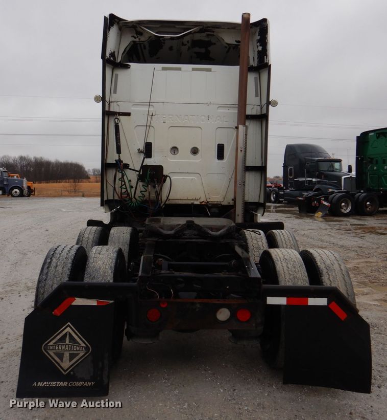 image for item DH8222 2009 International ProStar  semi truck