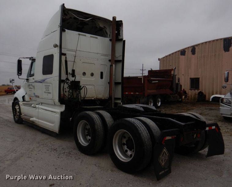 image for item DH8222 2009 International ProStar  semi truck