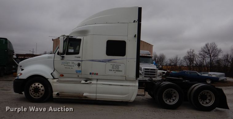 image for item DH8222 2009 International ProStar  semi truck