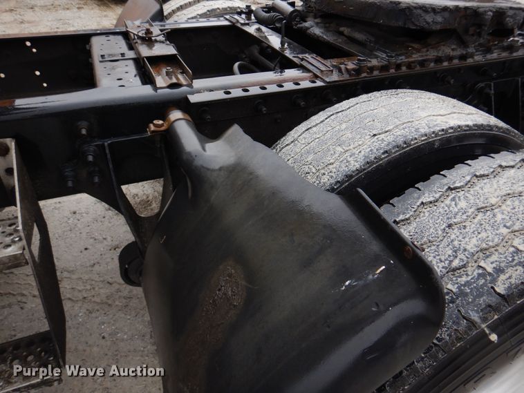 image for item DH8222 2009 International ProStar  semi truck