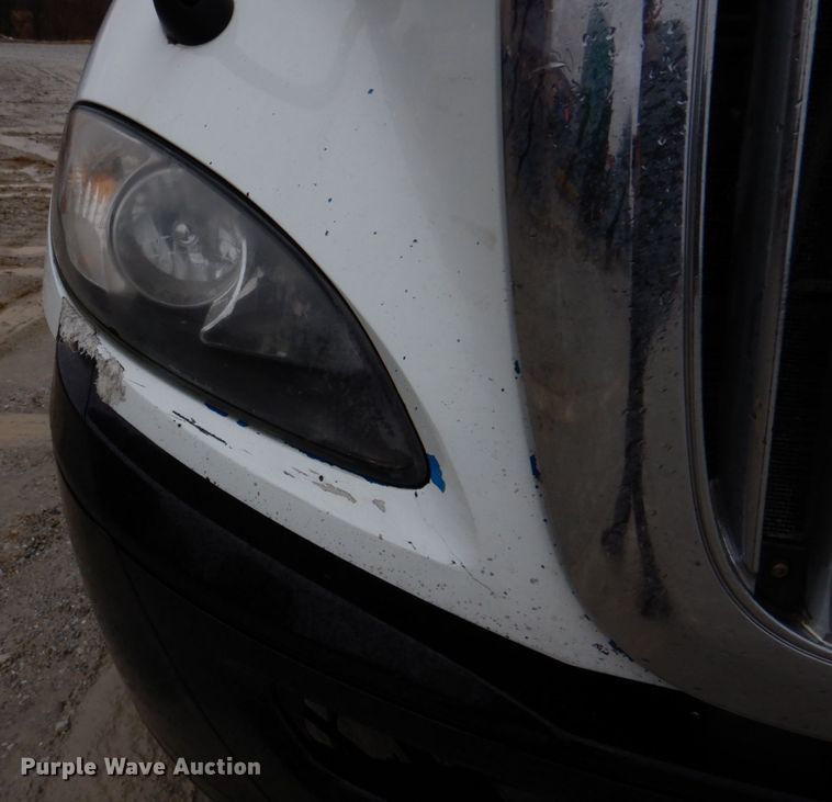 image for item DH8222 2009 International ProStar  semi truck