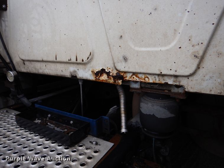 image for item DH8222 2009 International ProStar  semi truck