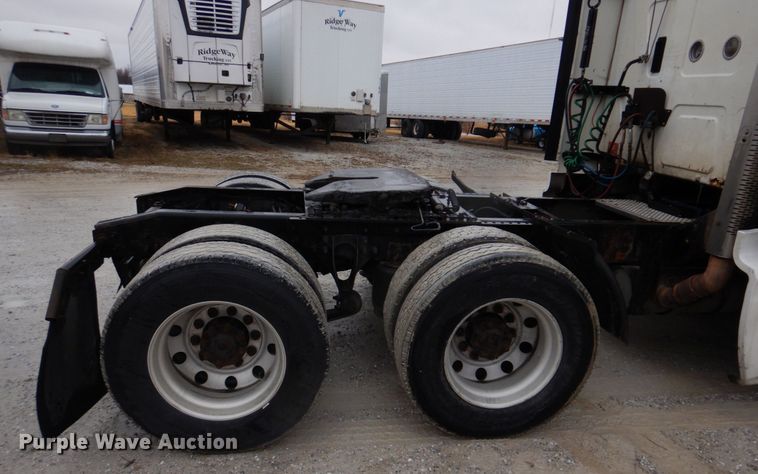 image for item DH8222 2009 International ProStar  semi truck